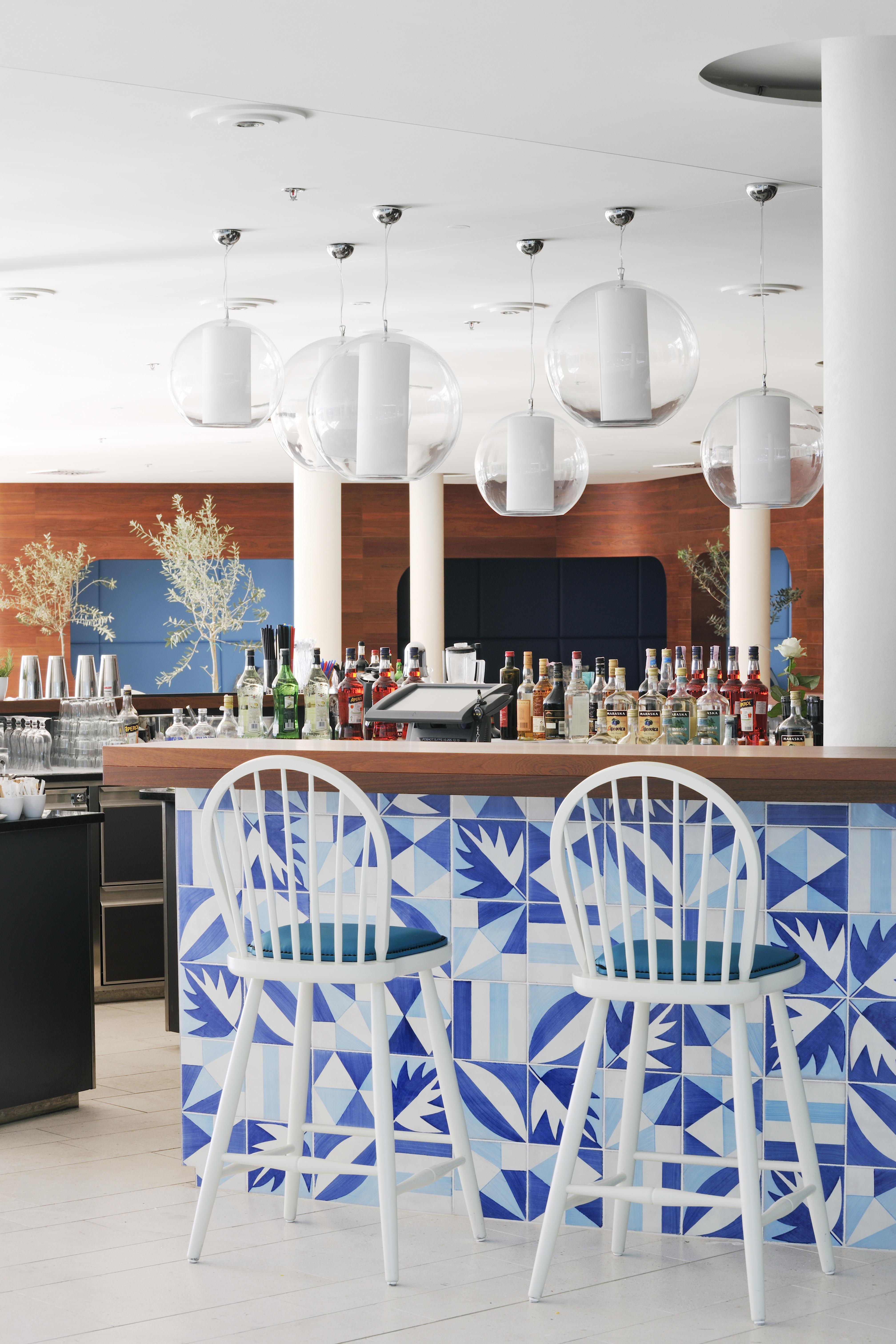 팔켄슈타이너 호텔&스파 이아데라 돈제페트레케인 외부 사진 The bar at the hotel