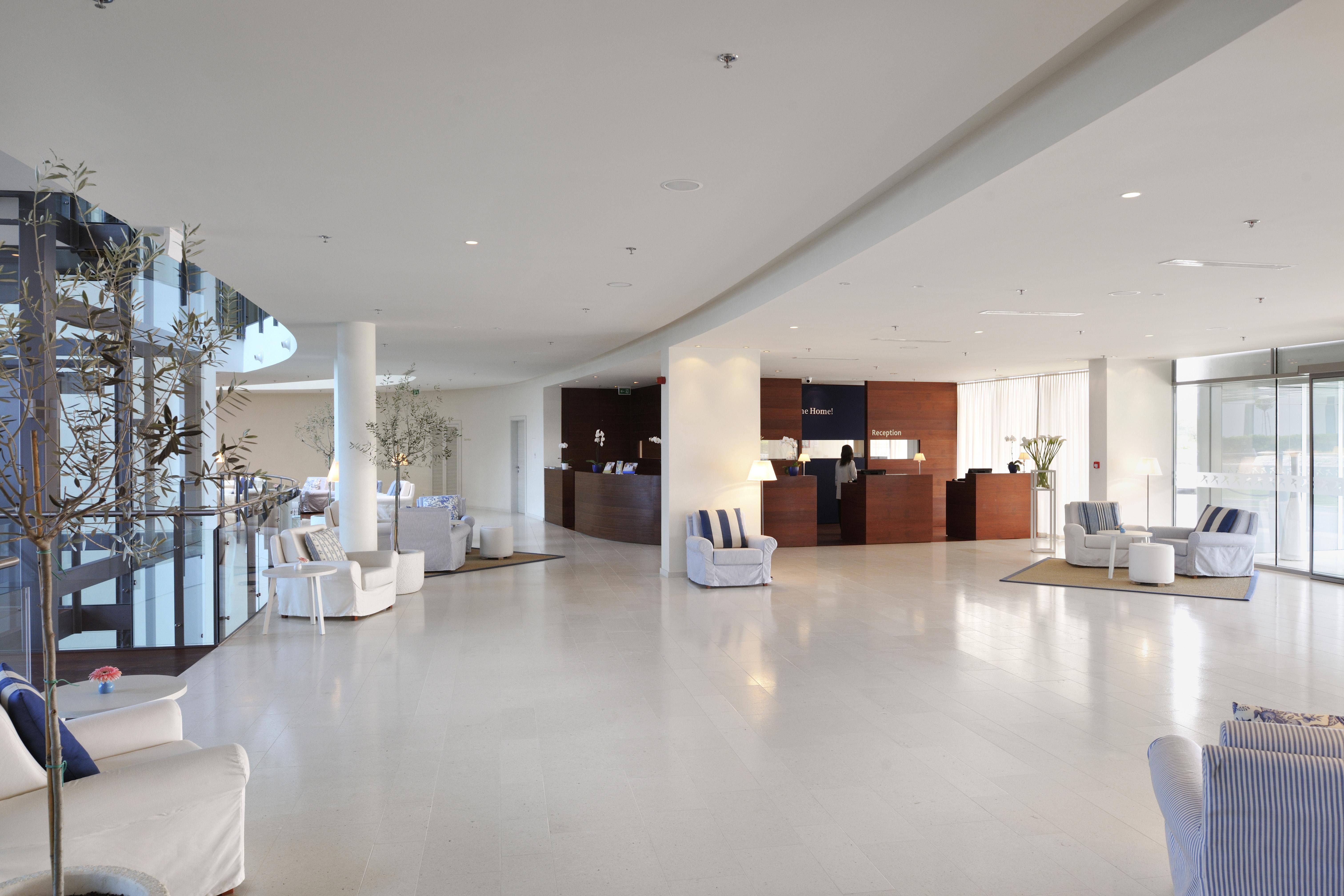 팔켄슈타이너 호텔&스파 이아데라 돈제페트레케인 외부 사진 The lobby of the hotel
