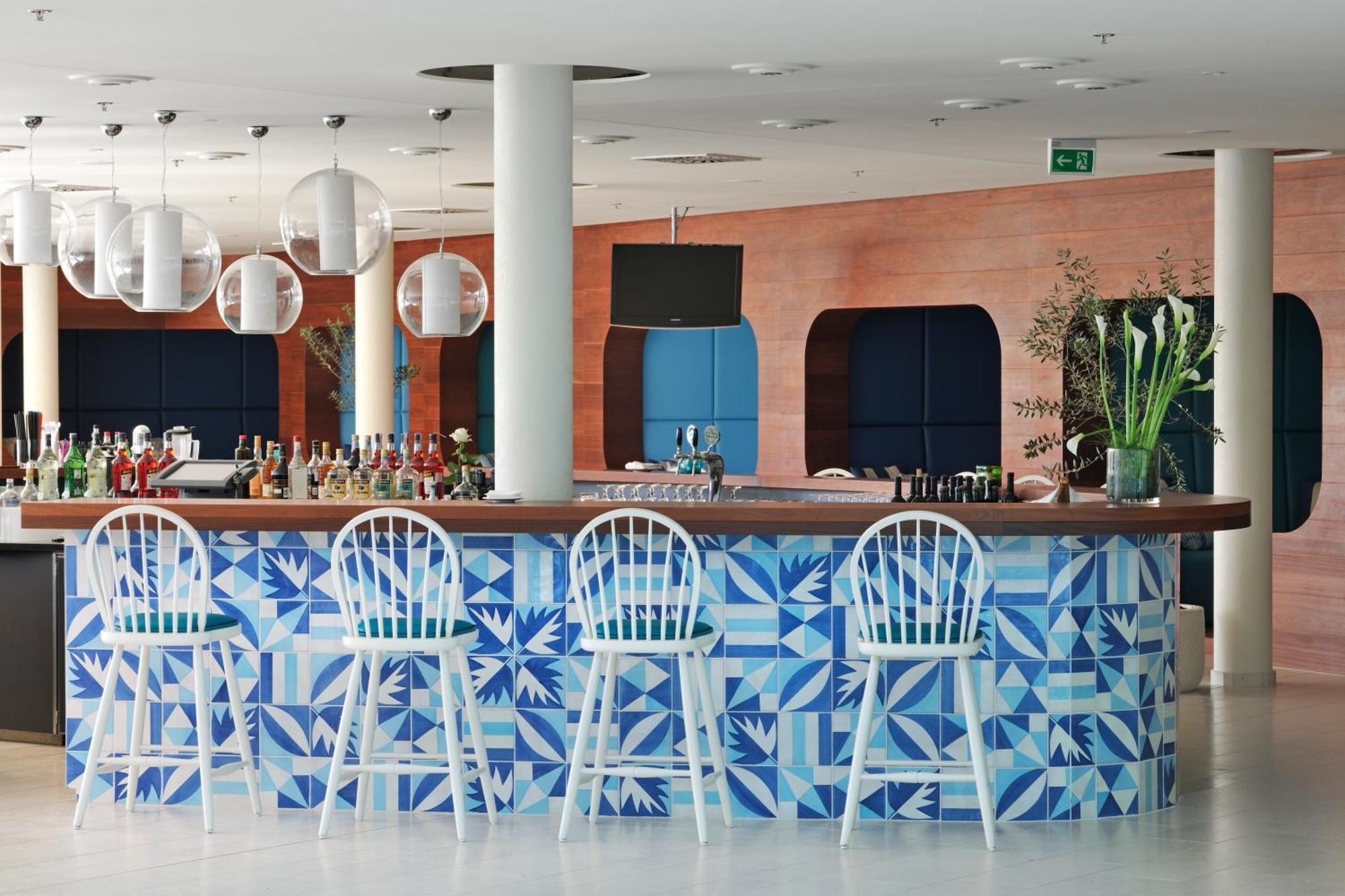 팔켄슈타이너 호텔&스파 이아데라 돈제페트레케인 외부 사진 Bar at the hotel