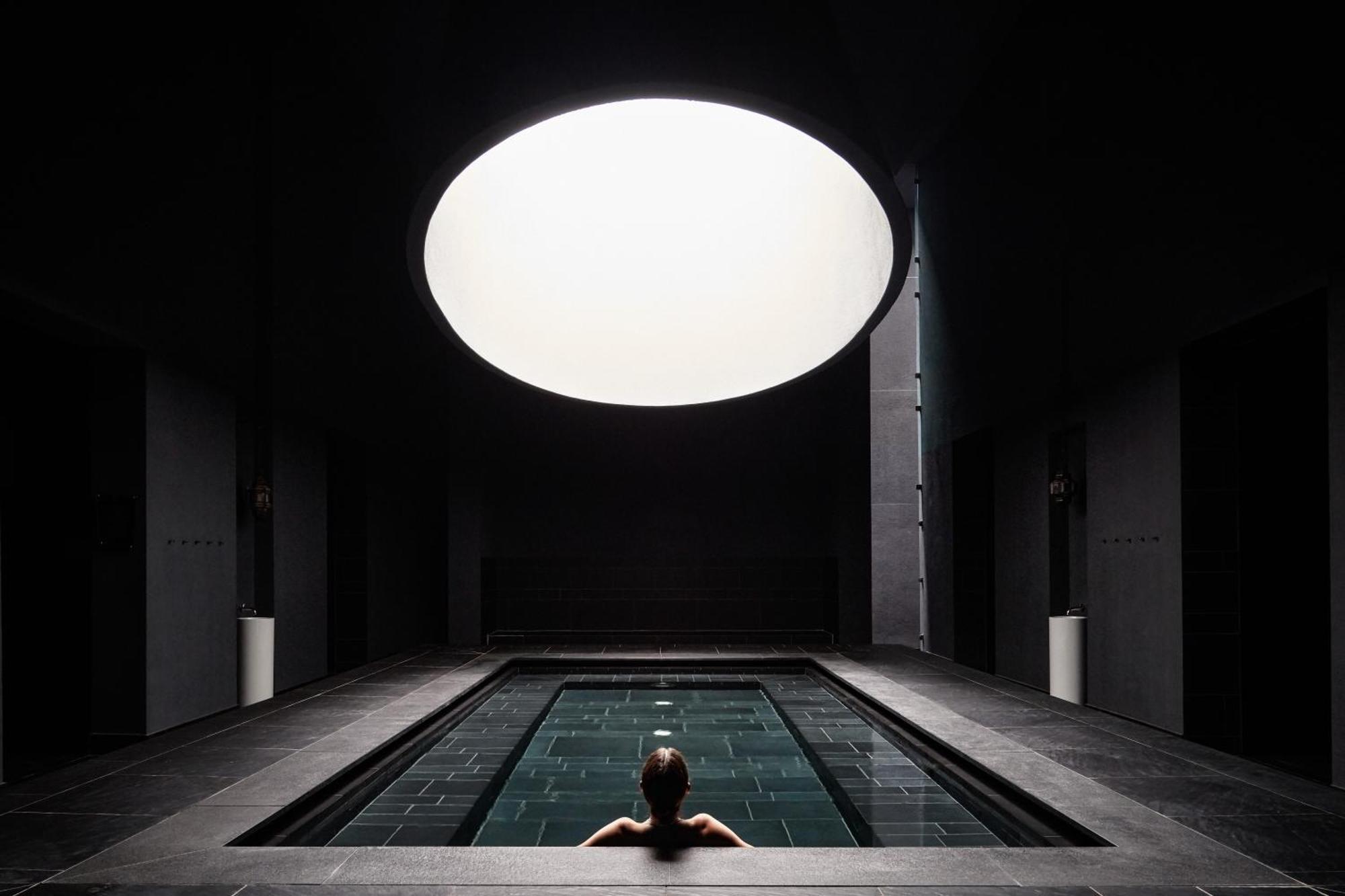 팔켄슈타이너 호텔&스파 이아데라 돈제페트레케인 외부 사진 The pool at the spa